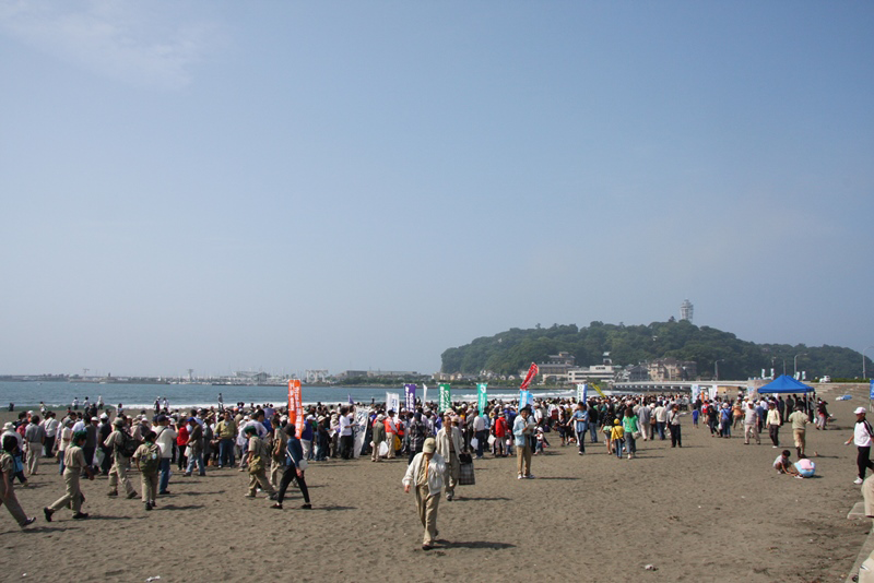 Shonan beach cleaning activities